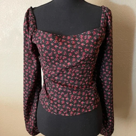 One Clothing Ditsy Long Sleeve Smocked Crop Top - Picture 7 of 11